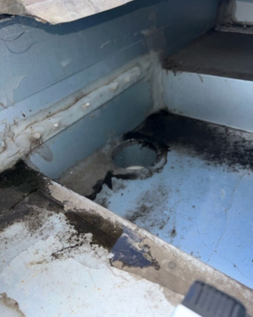 Box gutter sump with sealant around the edge